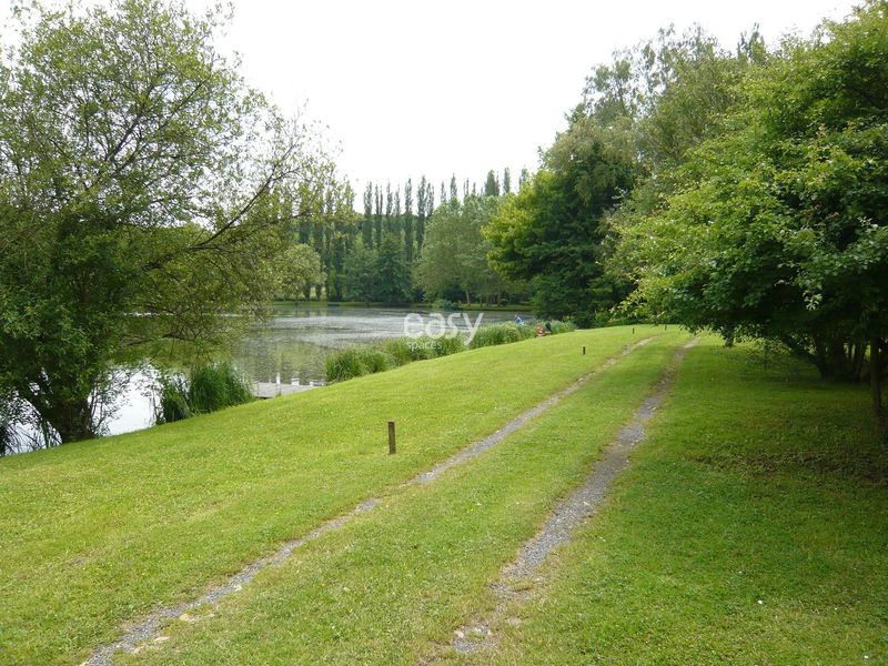 Dreamlike and Enchanting Setting Perfect for Film Shoots, Beautiful Lush Greenery Located 30 kms from Paris